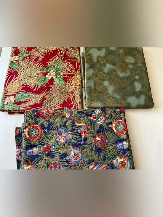 Quilting Sewing Crafts Holiday Material Lot Hoffman Fabrics Xmas Blubs Pinecones