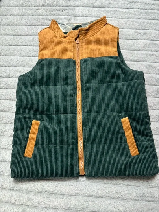 Boys Tommy Bahama Quilted Corduroy Puffer Vest Green and Tan Size 5T Cute & Cozy