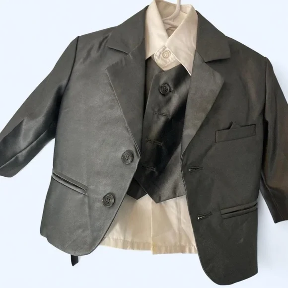 Lito Grey 3 piece boy's suit with white color shirt M