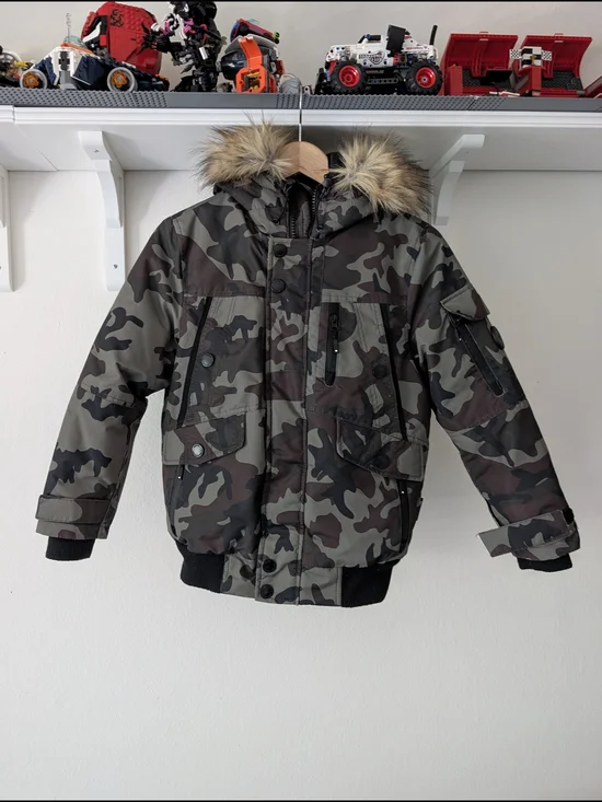 Green and Brown Camo Quilted Jacket Size M/10 So Many Pockets And So Warm