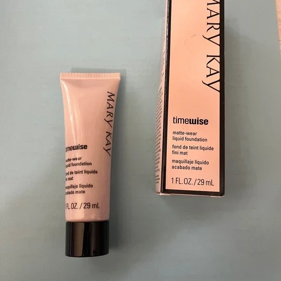 Mary Kay Timewise Matte Wear Liquid Foundation - BEIGE 8