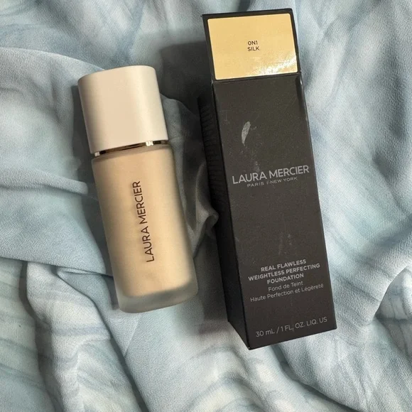 Laura Mercier Real Flawless Foundation - ON1 Silk