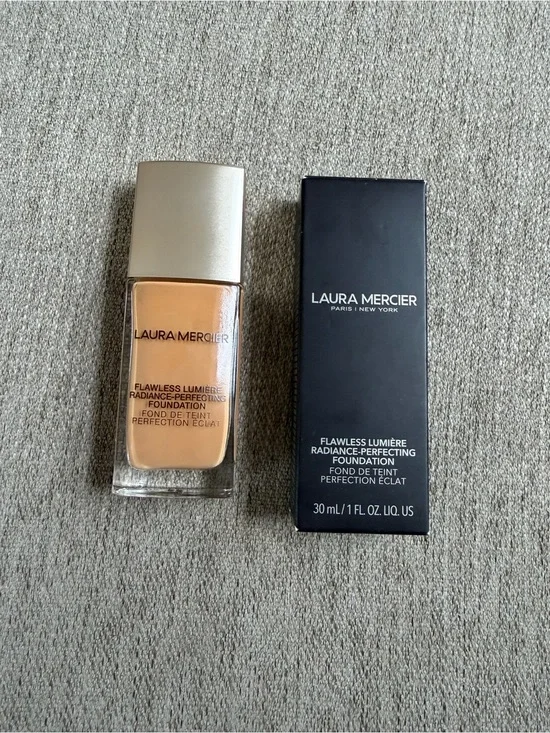 Laura Mercier Flawless Lumière Foundation - shade 2w2