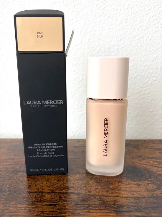 Laura Mercier Real Flawless Weightless Perfecting Waterproof Foundation 0N1