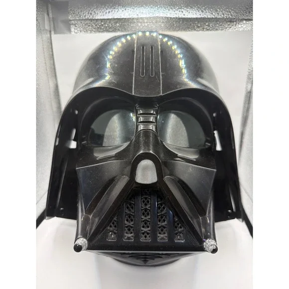 2013 Hasbro Star Wars Darth Vader Electronic Voice Changing Helmet Mask