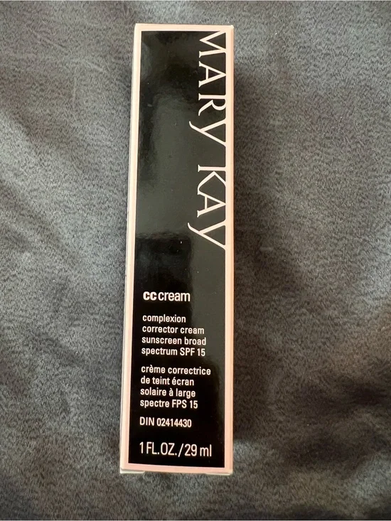 Mary Kay CC Cream - color very light