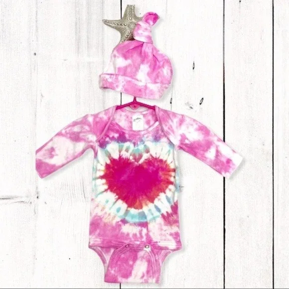NWT Tie Dye Tiny Bundles Heart Bodysuit & Hat‎ 3 Month