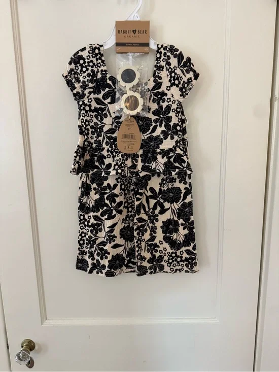 Cream and Black toddler set with sunglasses 3T