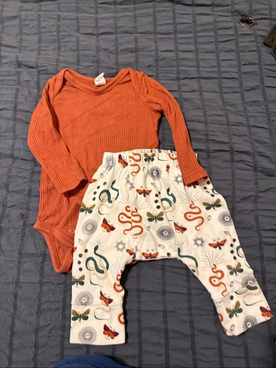 kate quinn Orange Ribbed Long-Sleeve Bodysuit with Cream Printed Pants