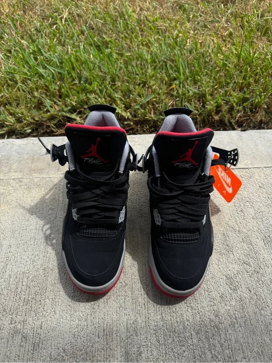 Bred 4s. Size 7.5M 9W. 8/10 Condition! No Box, Comes With Clear Shoe Container!