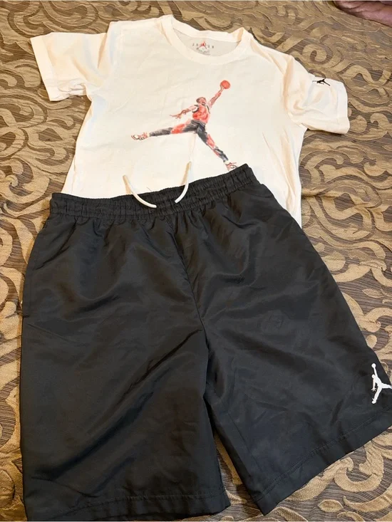 Jordan White Jumpman T-Shirt & Black Jordan Shorts Set