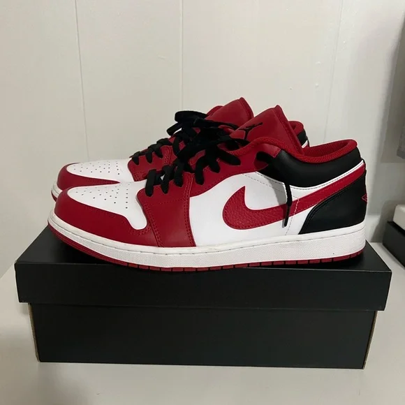 Jordan Low Top Sneakers Red Black White