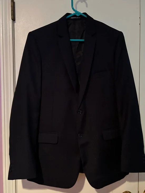 Boys dark navy 3-piece suit size 18.