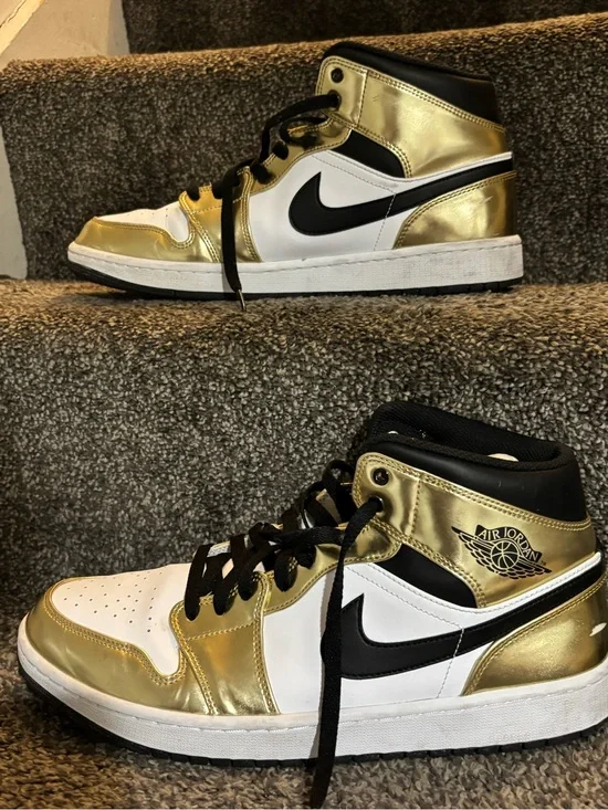 Nike Air Jordan 1 Mid Metallic Gold size 12