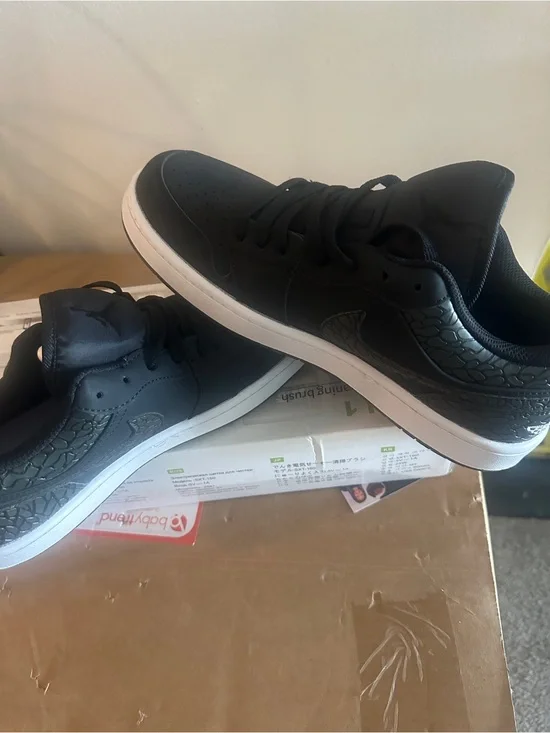 Jordan Men's Black Low-Top Sneakers with White Midsole