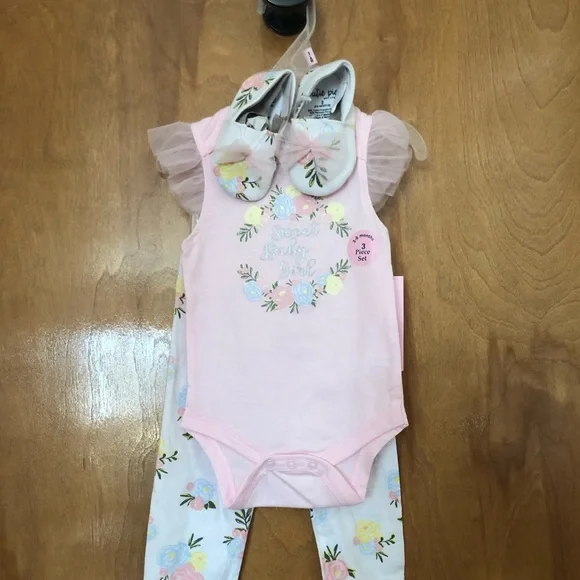 Sweet baby girl 3-6 months 3 piece floral  matching set