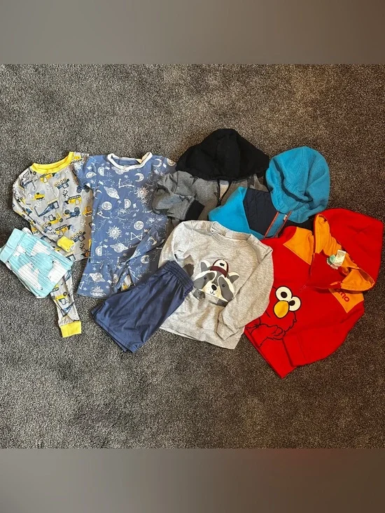 Boys 4T 10 piece clothing bundle inc hoodies, PJs, sweatshirt and more