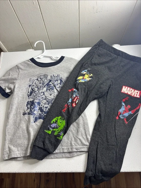 474 - Marvel Grey & Dark Charcoal Avengers Tee and Joggers Set