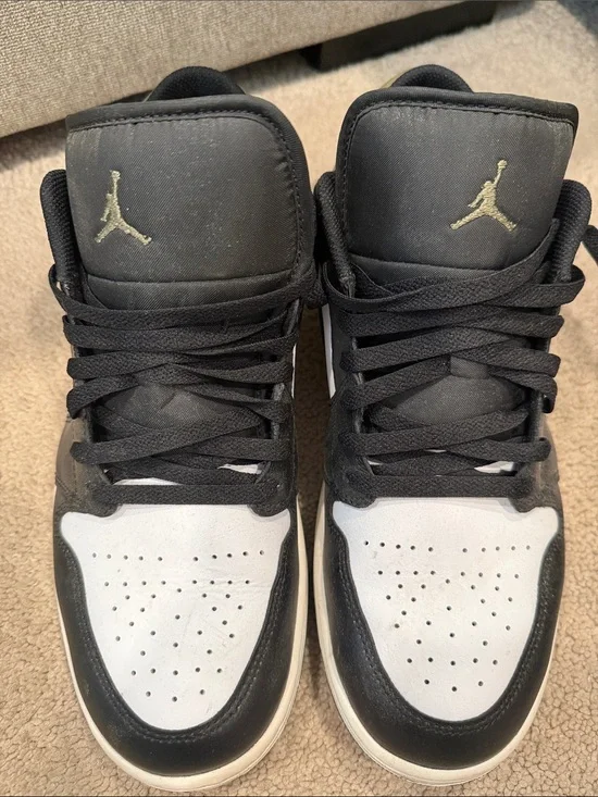 Jordan Retro Low-Top Sneakers in Black, White & Green
