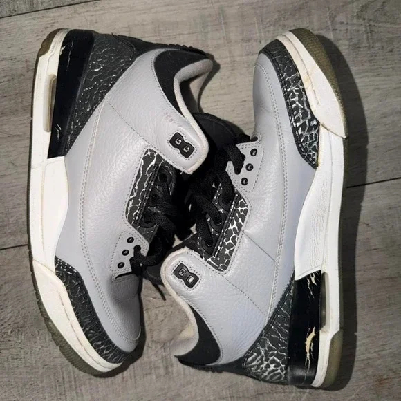 Air Jordan 3 Retro Men's 9.5 Wolf Grey Metallic Silver Black‎ men Size US 10