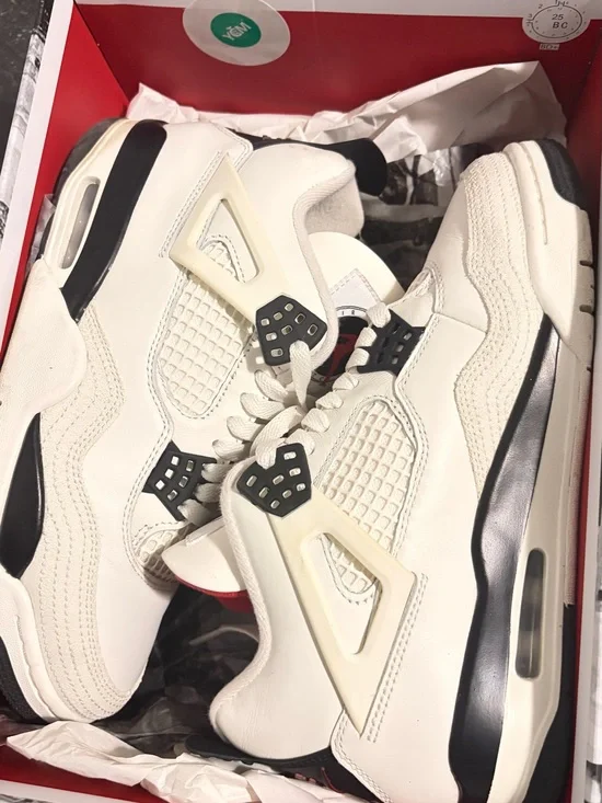 Jordan Air Jordan 4 Retro OG FC — White, Black, Red