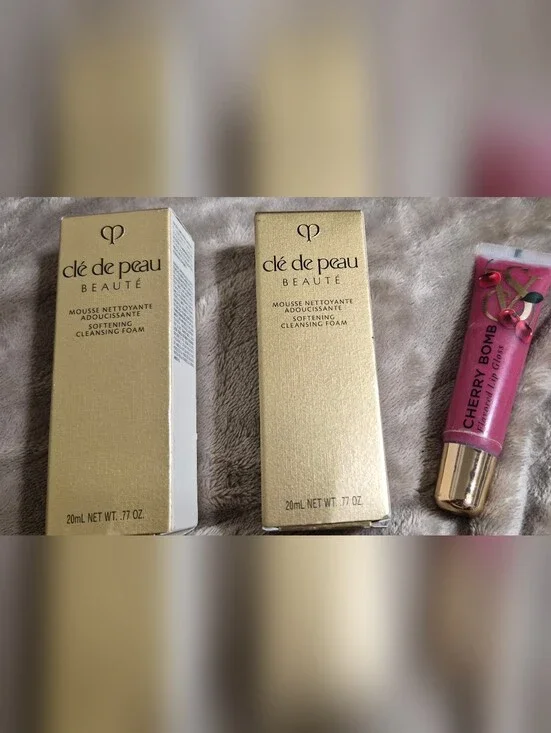 BNIB 2  Softening Cleansing Foam - Gold (20 mL) Gloss