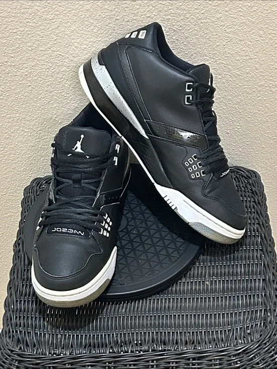 Jordan Flight 23 Black/White-Metallic Silver 317820-011