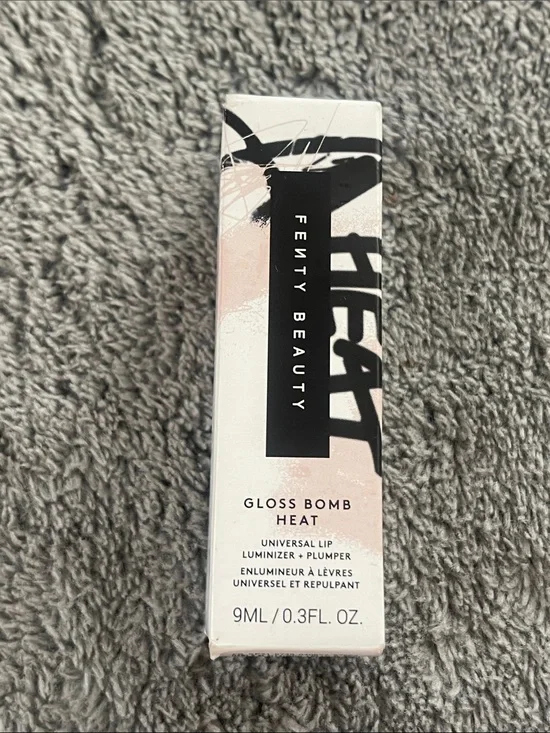 Fenty Beauty - Gloss Bomb Heat - color FU$$Y HEAT