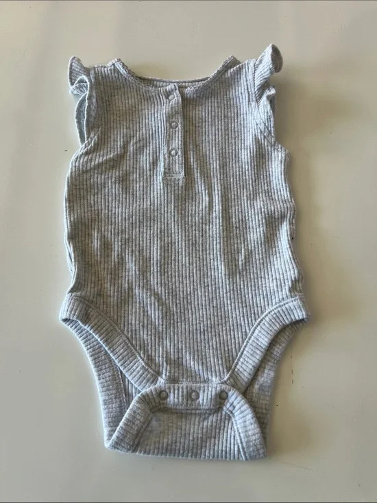 Old Navy Light Gray Ribbed Baby One-Piece Bodysuit