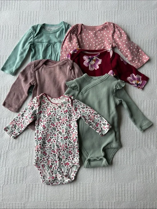 6 Girls long sleeve onesies size 0-3 months