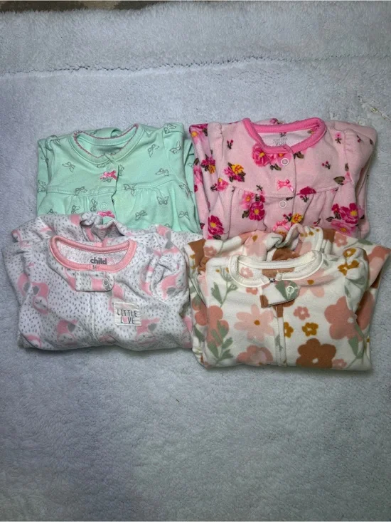 Bundle of 4 Long Sleeve Fleece Footies Size 0-3 months