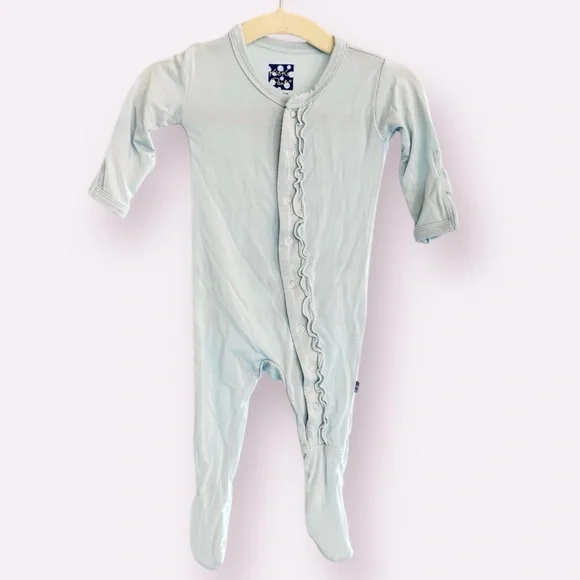 NWOT Kickee Pants Muffin Ruffle Footie Onesie in Fresh Air, Mint Green Blue Aqua