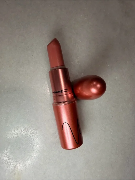 MAC Cosmetics Amplified Crème Lipstick - Nicki’s Nude