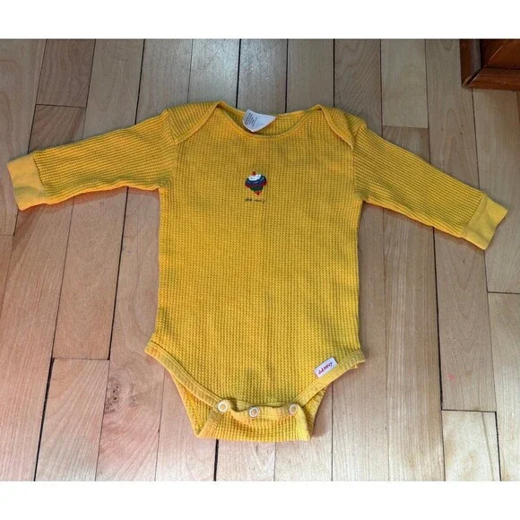 Old navy baby yellow waffle knit onesie bodysuit spinning top 6-12 mths 90s logo