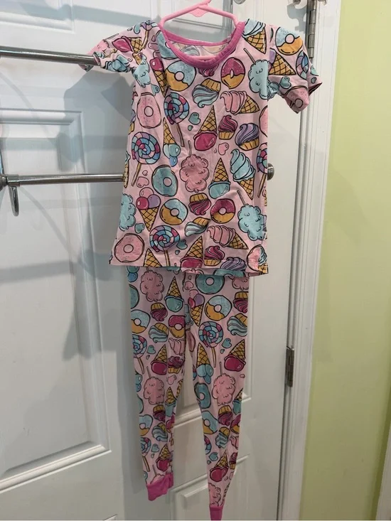Little Sleepies Short Sleeve Bamboo Viscose Pajama Set *See third pic for flaw*