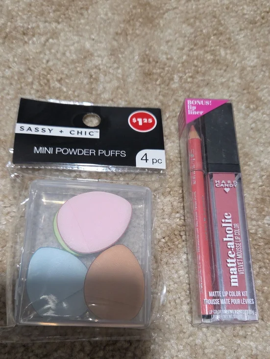 Hard Candy Matteaholic Velvet Mousse Lip Color Kit with Mini Powder Puffs