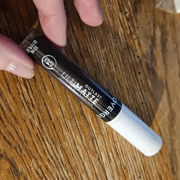 NEW! CoverGirl Outlast Ultimatte Liquid Lipstick 155 Noir & Forever ~ Vegan