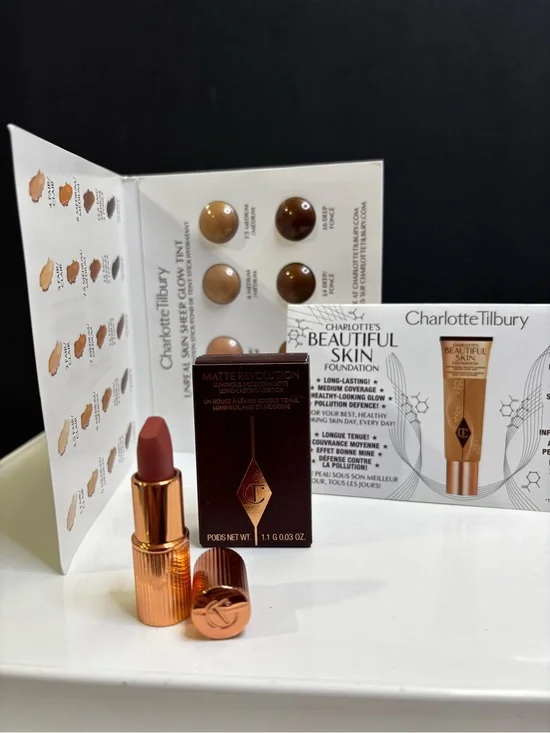 Charlotte Tilbury Matte Revolution Lipstick - Pillow Talk