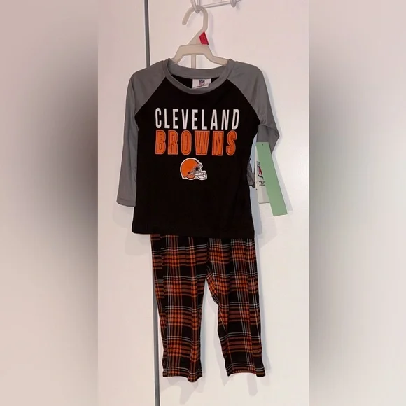 NWT NFL Kids Cleveland Browns 2 piece set pajamas. Size 2T