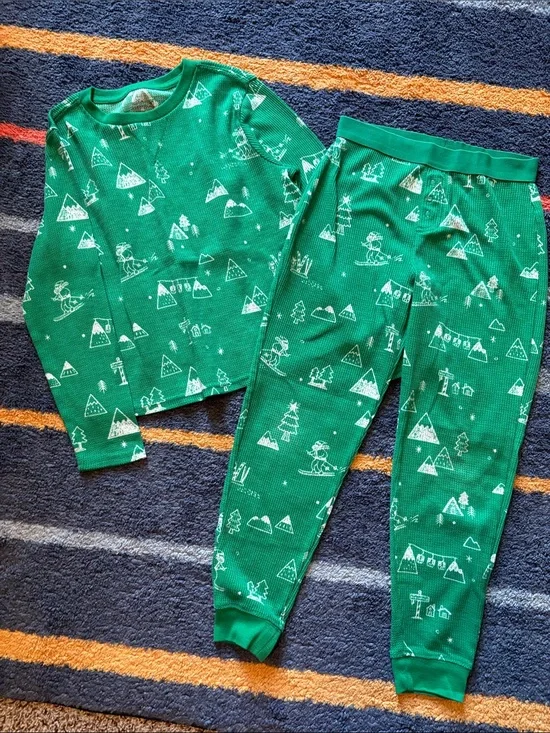 Wondershop Green Holiday Print Thermal Pajama Set