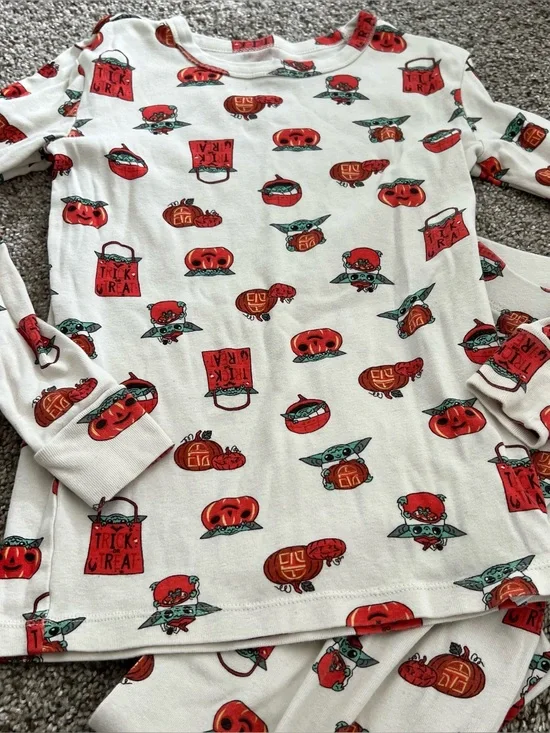 GAP Star Wars Long Sleeve Pajama Top with Orange Pumpkin & Candy bags Grogu