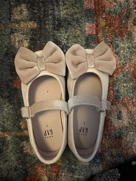 GAP Girls Cream Bow Mary Jane Shoes
