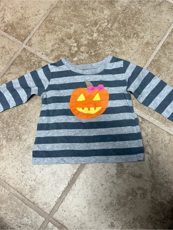 ✨2/$6✨ Baby girl Oshkosh Halloween shirt