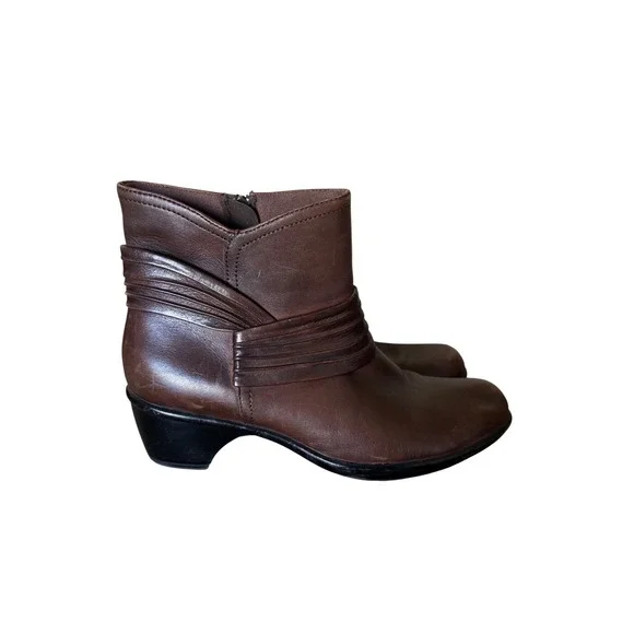 Clarks Women's 9N‎ Brown Leather Ankle Boots Block Heel Boho Cottage Office Work
