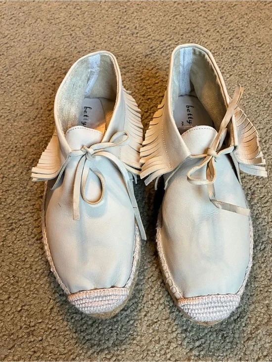 Bettye Muller Suede Espadrille Loafers Fringe Tan Size 7.5 EU 37 Leather Shoes