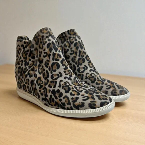 Kate Spade Wilkes Brown Leopard Print Suede Scalloped Wedge Sneaker Size 7.5