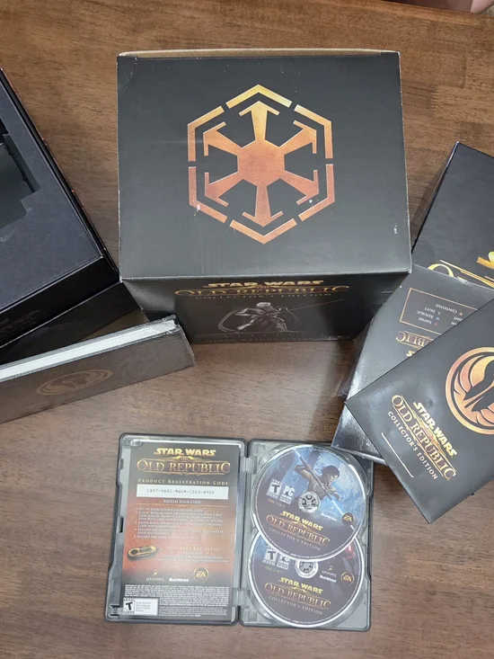 Star Wars: The Old Republic Collector's Edition - Black & Gold Box Set