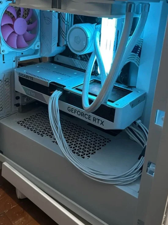 GIGABYTE Black and Gray NVIDIA RTX 4070 Ti Super Display