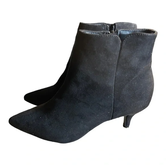 Journee Collection faux suede black booties