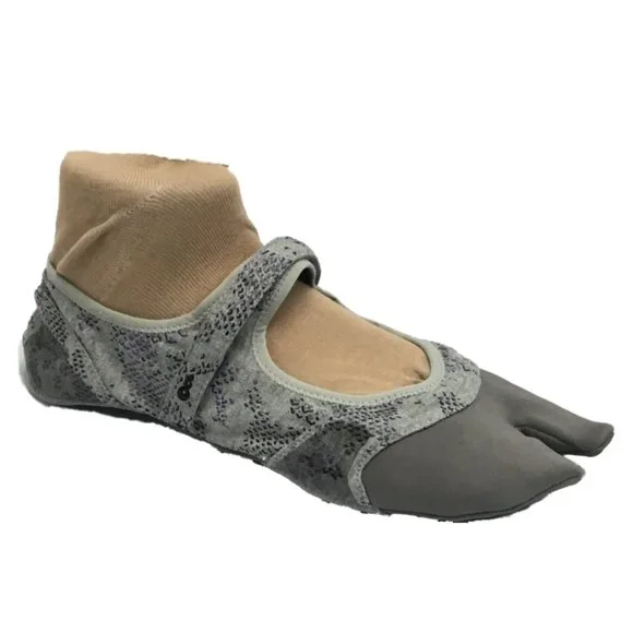 Ahnu Women's In Studi-Om Pale Smoke/Charcoal Gray Sneaker XL (Women's 11-12)